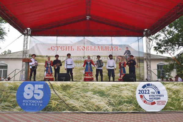 В Октябрьском районе прошёл Межрайонный фестиваль "Степь Ковыльная"