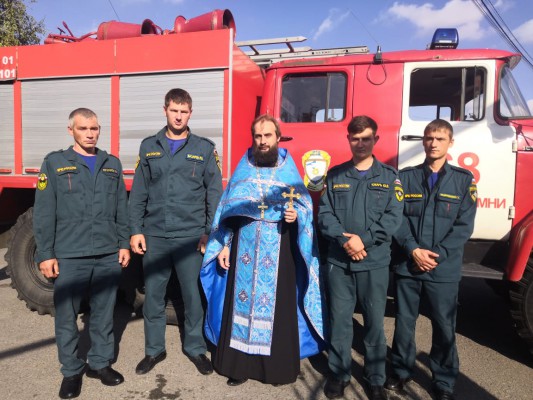 Молебен с сотрудниками МЧС в день иконы Божией Матери "Неополимая Купина"