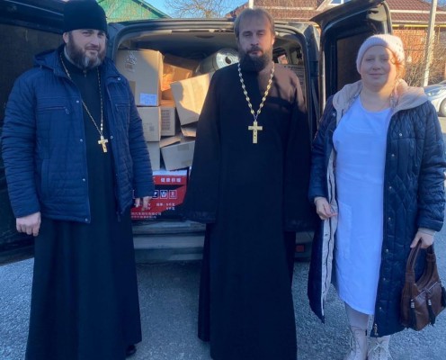 Настоятель храма святого Георгия Победоносца иерей Сергий Липень совместно с сёстрами Марфо - Мариинского Сестричества передали  очередную гуманитарную помощь для военнослужащих