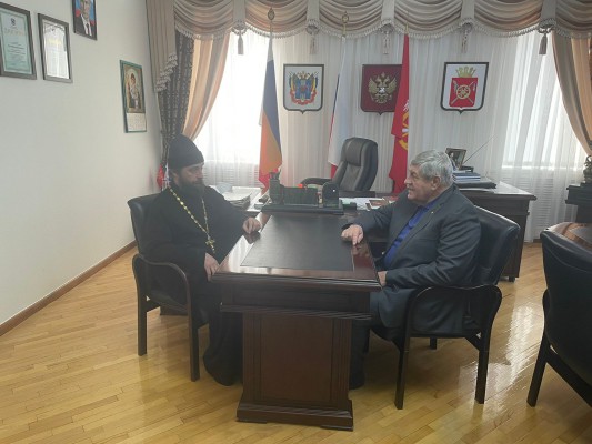 Рабочая встреча Главы Октябрьского района Е. П. Луганцева и благочинного приходов Нижнедонского округа протоиерея Сергия Яценко