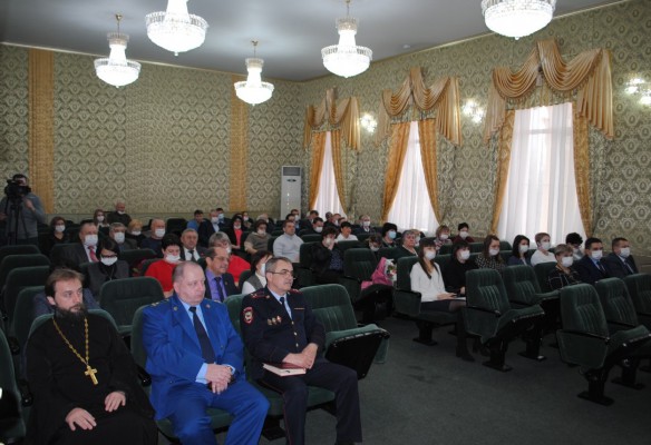 Благочинный приходов Нижнедонского округа принял участие в заседании Собрания депутатов Октябрьского района
