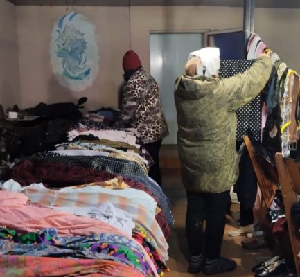 Временный пункт благотворительной помощи нуждающимся