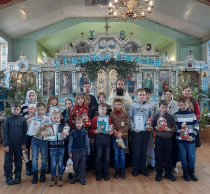 Благочинный приходов Нижнедонского округа поздравил учащихся воскресной школы "Благовест" с Рождеством Христовым