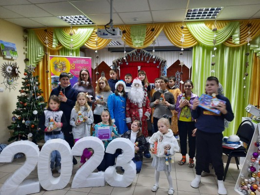 Детей с ограниченными возможностями организации "Мир один для всех" поздравили с Рождеством Христовым