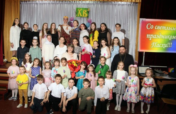Настоятель храма Тихона Задонского поздравил жителей станицы Кривянской с праздником Пасхи Господней
