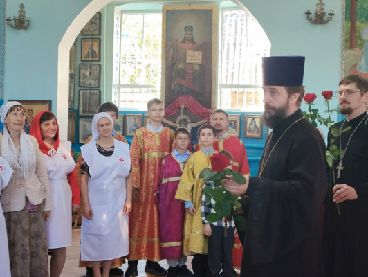 Сестёр милосердия и прихожанок храма Архистратига Михаила п. Каменоломни поздравили с праздником святых жен-мироносиц
