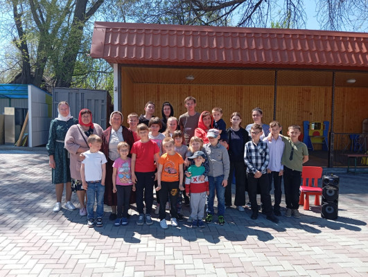 Праздник святых жён - мироносиц в детском приюте "Огонек" п. Каменоломни