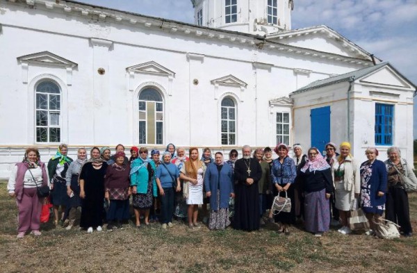 Прихожане храма вмч. Георгия Победоносца г. Ростова-на-Дону совершили паломническую поездку в храмы станиц Бессергеневской и Заплавской