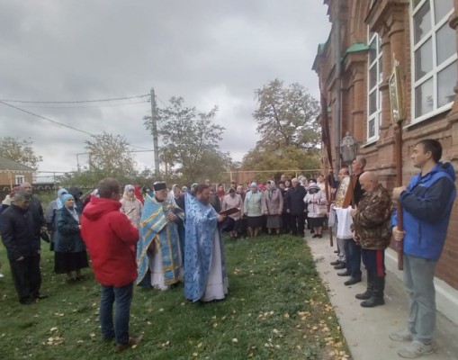 В храме святителя Тихона Задонского ст. Кривянской отметили престольный праздник в одном из приделов