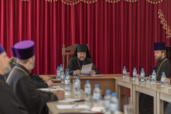 Благочинный приходов Нижнедонского округа принял участие в Епархиальном совете