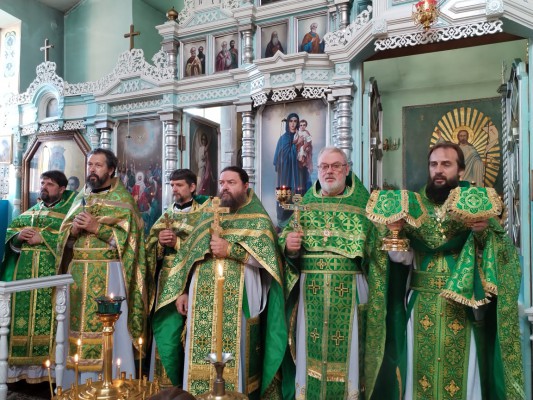 Соборным богослужением духовенство Нижнедонского благочиния отметили день памяти обретения мощей преподобного Сергия Радонежского