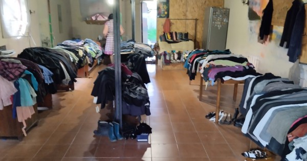 Временный пункт бесплатной раздачи вещей нуждающимся