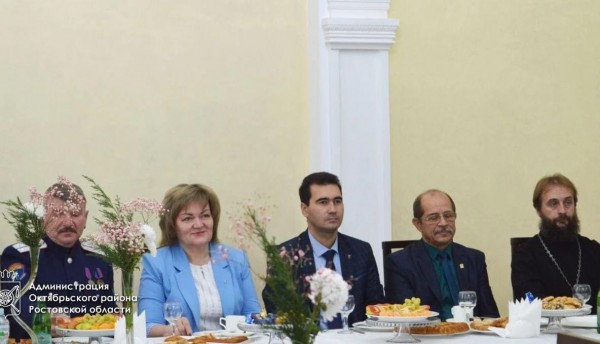 В Октябрьском районе поздравили женщин с Днём матери