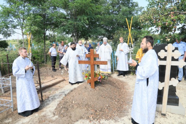 Епископ Шахтинский и Миллеровский Симон совершил панихиду по А.В. Копылову, благотворителю многих храмов Шахтинской епархии в годовщину его кончины