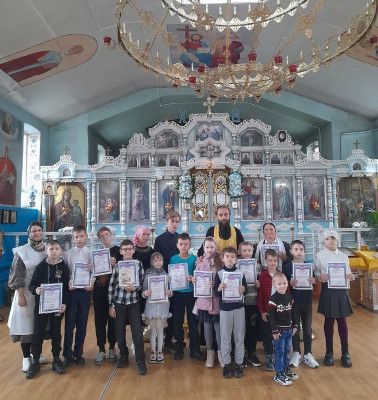 В п. Каменоломни наградили юных художников