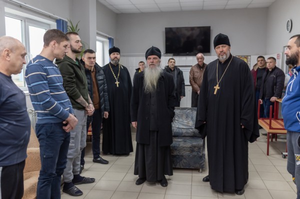 Епископ Каменский и Алапаевский Мефодий ознакомился с работой реабилитационного центра для алкозависимых и наркозависимых хутора Маркин