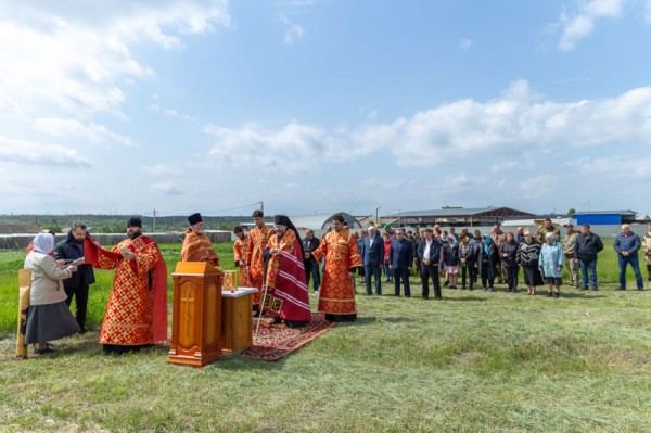 Преосвященнейший епископ Симон совершил «Чин освящения насеянных полей» в Октябрьском сельском районе