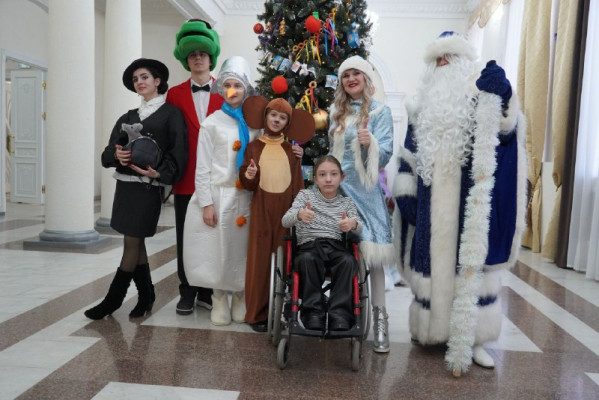 В Октябрьском районе устроили новогоднюю сказку для особенных детей