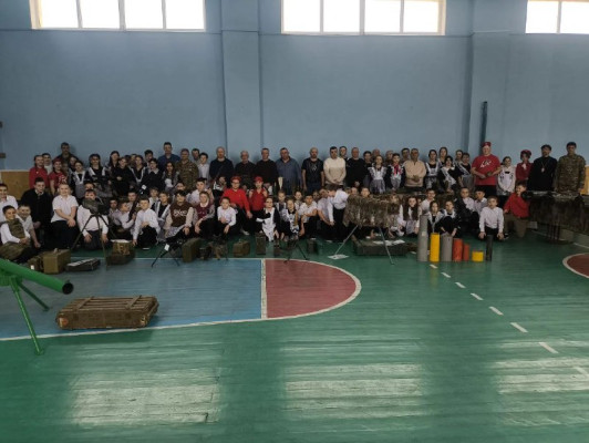 В школе №41 ст. Бессергеневская прошел Единый день мужества «Слава тебе, защитник Отечества»