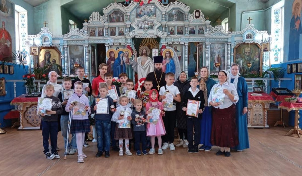В храме Архистратига Михаила п. Каменоломни состоялось торжественное награждение юных художников