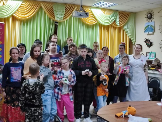 Детей инвалидов поздравили с Пасхой Господней