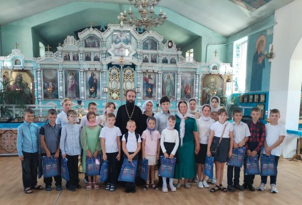 В Нижнедонском благочинии завершилась ежегодная благотворительная акция "Поможем собрать детей в школу"