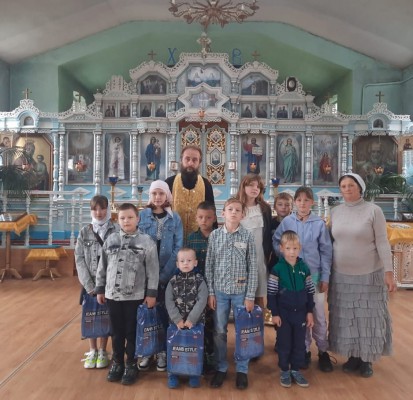 К новому учебному году воспитанникам детского приюта подарили подарки