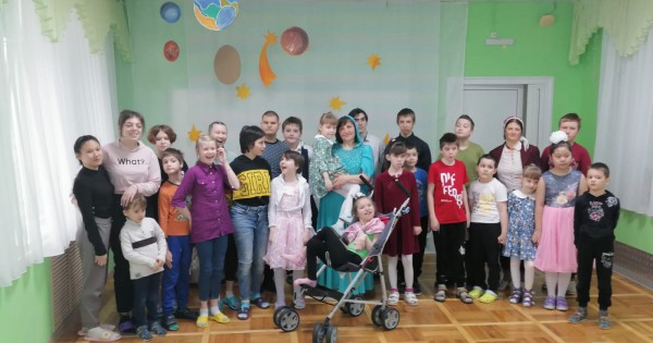Воспитанников реабилитационного центра "Добродея" поздравили со светлым Христовым Воскресением