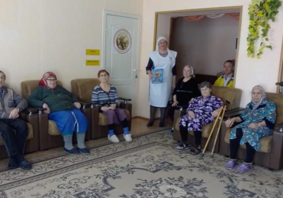 Сестры Марфо - Мариинского Сестричества поздравили пожилых и инвалидов ЦСО с праздником Благовещения