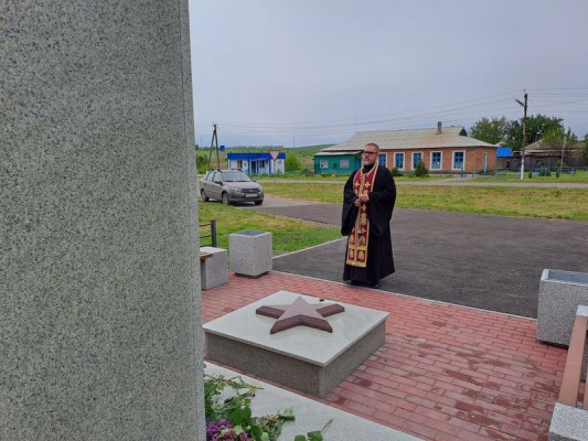 Молитвенно почтили память павших воинов в х. Веселая Бахмутовка
