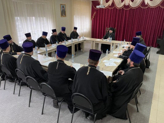 Благочинный приходов Нижнедонского округа принял участие в заседании Епархиального совета