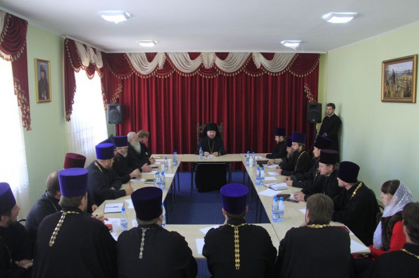В духовно-просветительском центре г. Шахты состоялся расширенный Епархиальный совет