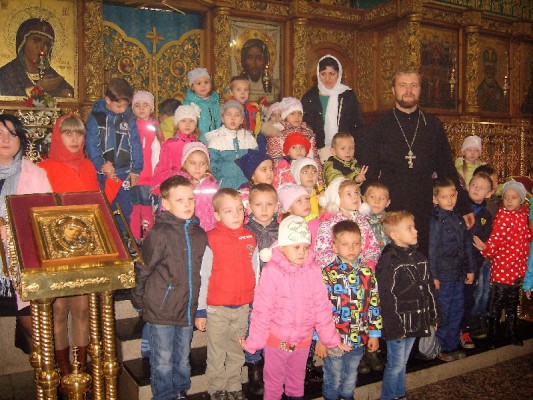 Воспитанники детского сада №30 «Зоренька» поселка Каменоломни  посетили Покровский кафедральный собор г. Шахты