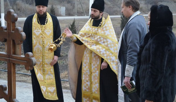 Священнослужителями двух епархий была совершена панихида на могиле иерея Евгения и матушки Валентины Аксеновых