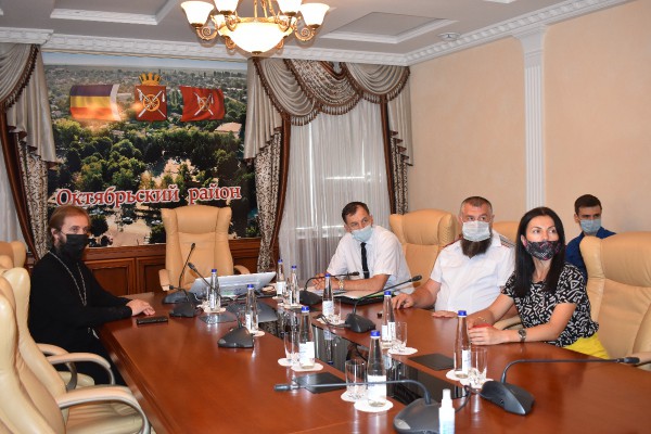 Благочинный приходов Нижнедонского округа принял участие в региональном форуме по вопросам межэтнических отношений в режиме он-лайн