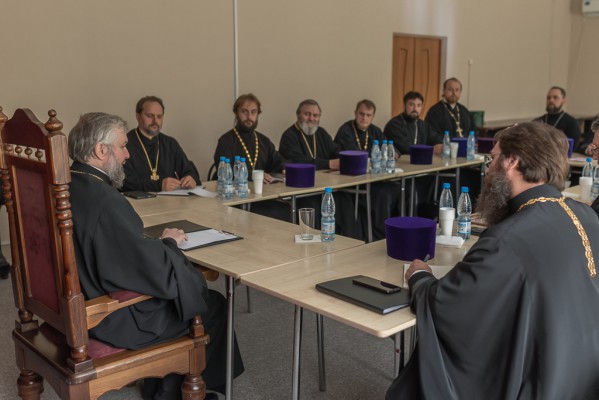 Благочинный приходов Нижнедонского округа принял участие в Епархиальном совете
