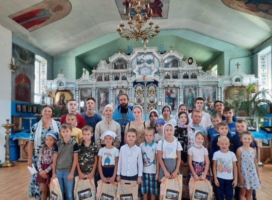 В Октябрьском районе завершилась благотворительная Акция «Поможем собрать детей в школу»