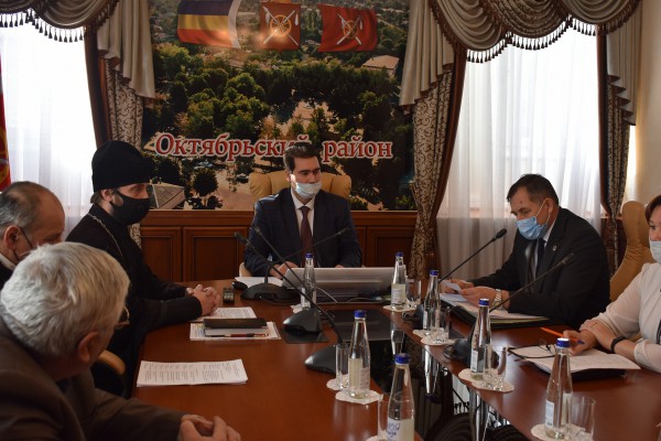 Благочинный приходов Нижнедонского округа принял участие в заседании Консультативного совета по межэтническим отношениям