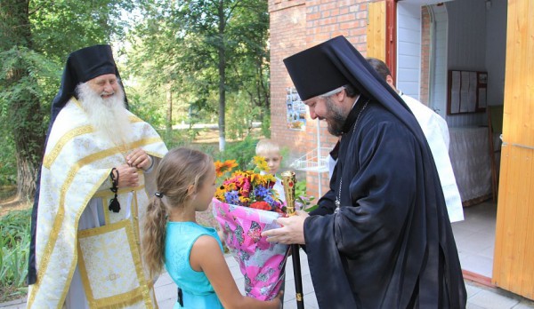 Епископ Симон совершил Божественную литургию в храме святой мученицы Татианы при ДГАУ в п. Персиановский
