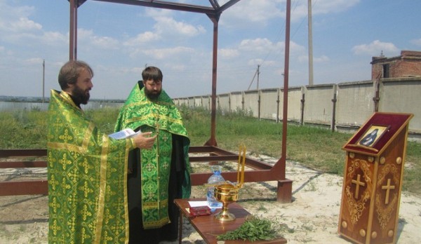 В строящемся храме в честь преподобного Паисия Святогорца хутора Маркин отметили престольный праздник