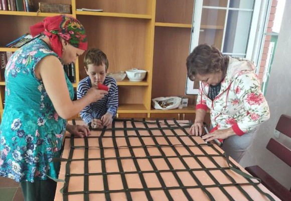 Прихожане храма святителя Алексия Московского ст. Бессергеневской присоединились к волонтерскому движению «Золотые руки ангела»