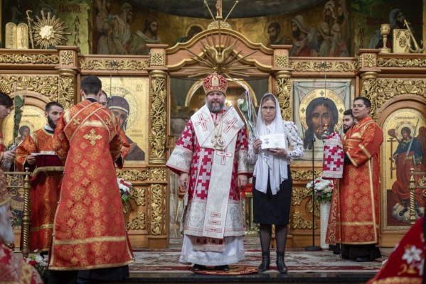 Супруга настоятеля храма святителя Тихона Задонского ст. Кривянской Виктория Федосеева награждена "Патриаршим Знаком Материнства" II степени