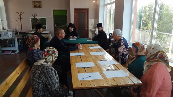 Преосвященнейший епископ Симон возглавил заседание Приходского совета храма святителя Алексия Московского станицы Бессергеневской Октябрьского