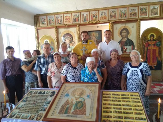 Рождество святителя Николая Чудотворца собрало на праздничное богослужение прихожан храма святителя Николая хутора Керчик Савров