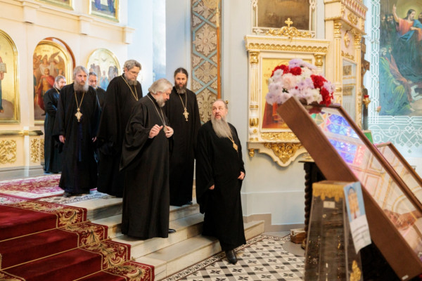 Вместе с выпускниками Саратовской духовной семинарии епископ Симон встретился с митрополитом Саратовским и Вольским Игнатием
