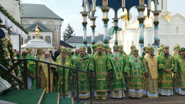 В день памяти преподобного Сергия Радонежского Преосвященнейший епископ Симон сослужил Предстоятелю Русской Церкви в Троице-Сергиевой Лавре