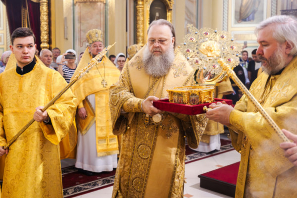Архипастыри Дона встретили мощи святителя Тихона в Ростове-на-Дону в год 100-летия его преставления